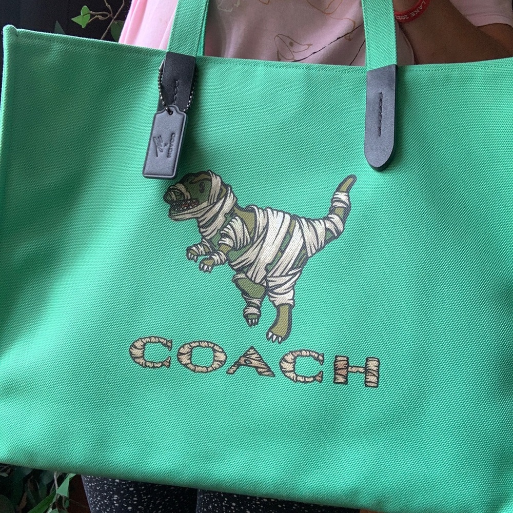 SOLD⛔️Authentic COACH 1941 Canvas/leather DINOSAUR L.Edition Michael Jordan tote - Picture 7 of 14